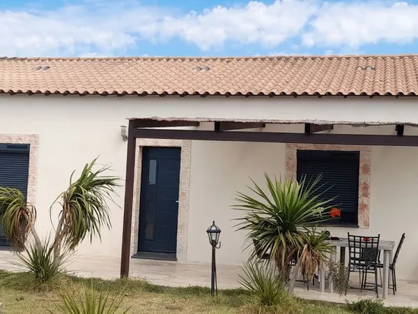 Maison au milieu des vignes