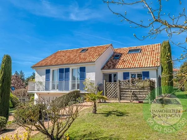 À VENDRE MAISON 5 CHAMBRES AU CALME À LA TOUR DE SALVAGNY