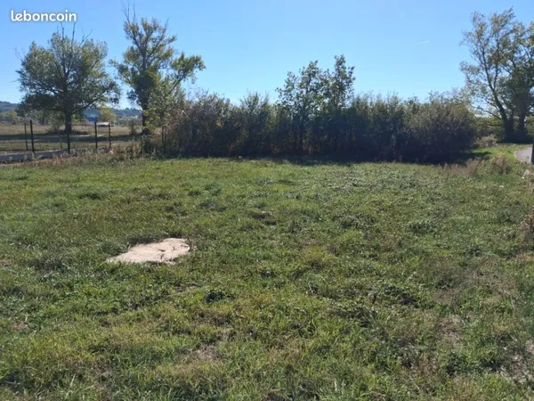 Revel 31250, terrain plat et viabilisé de 671 m²
