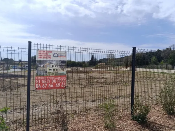 Terrain 649 m²