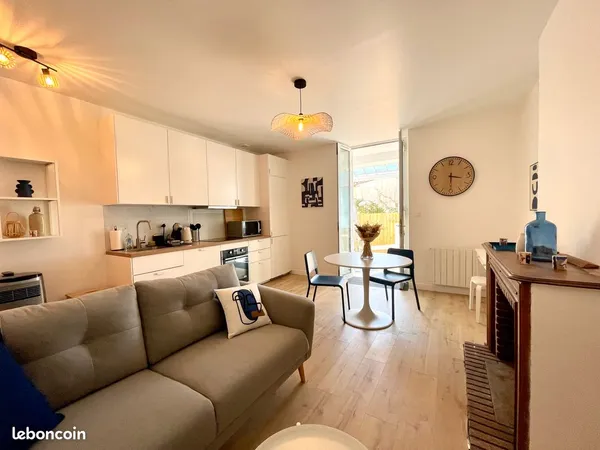 Appartement meublé avec terrasse · Charges comprises (eau, électricité, chauffage, internet) · Hyper