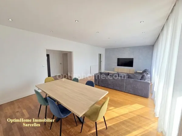 SARCELLES - Avenue du 8 mai - Appartement avec balcon - 5 pièces - 122 m2 - 204 000 € FAI