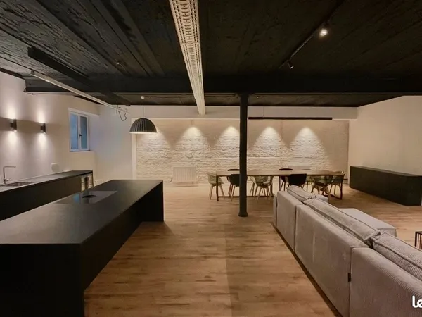 Loft d'exception style industriel - 182 m² - Rénovation haut de gamme - 3 CH - 2 PKG - Roubaix Centr