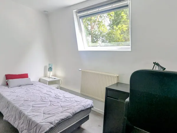 Chambre de service 1 pièce 14 m²