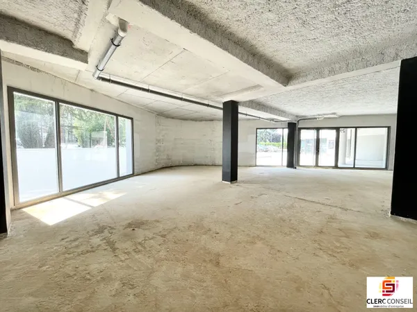 Local professionnel 183 m²