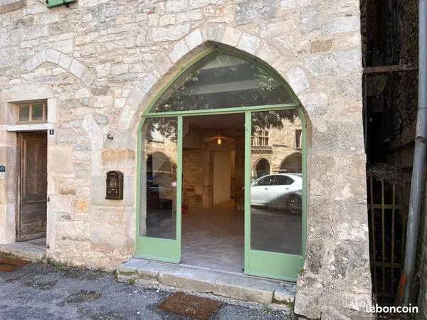 Location Local commercial place des conques