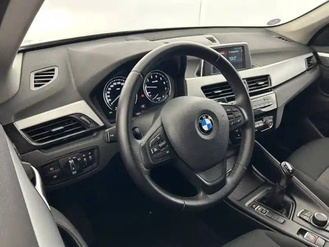 Bmw X1 sdrive 18i 140 ch — photo 19