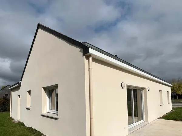 Maison de plain-pied - 90 m² - Disponible à la location de suite