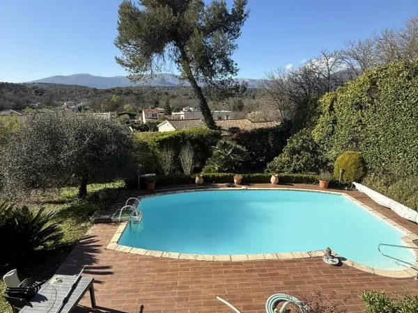 Maison 8 pièces 240 m²