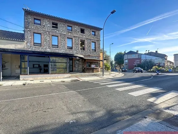 Local commercial 690 m²
