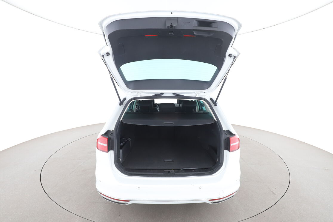 Volkswagen Passat SW 1.4 TSI GTE DSG6 — photo 15