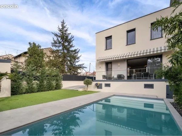 Maison de ville avec piscine