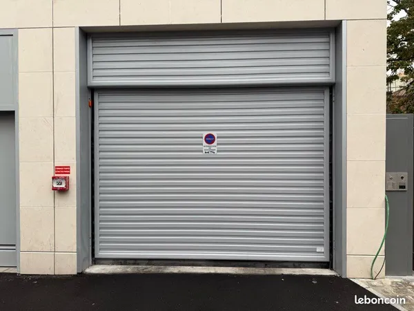 Grande place de parking souterraine - Résidence neuve et sécurisée - Aubervilliers