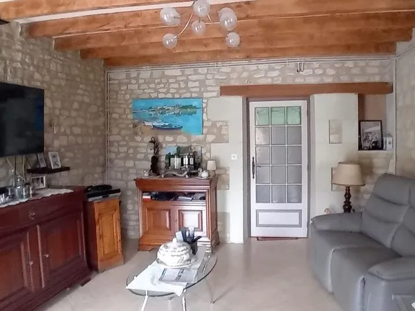 Maison traditionnelle 7 pièces avec jardin et dépendance