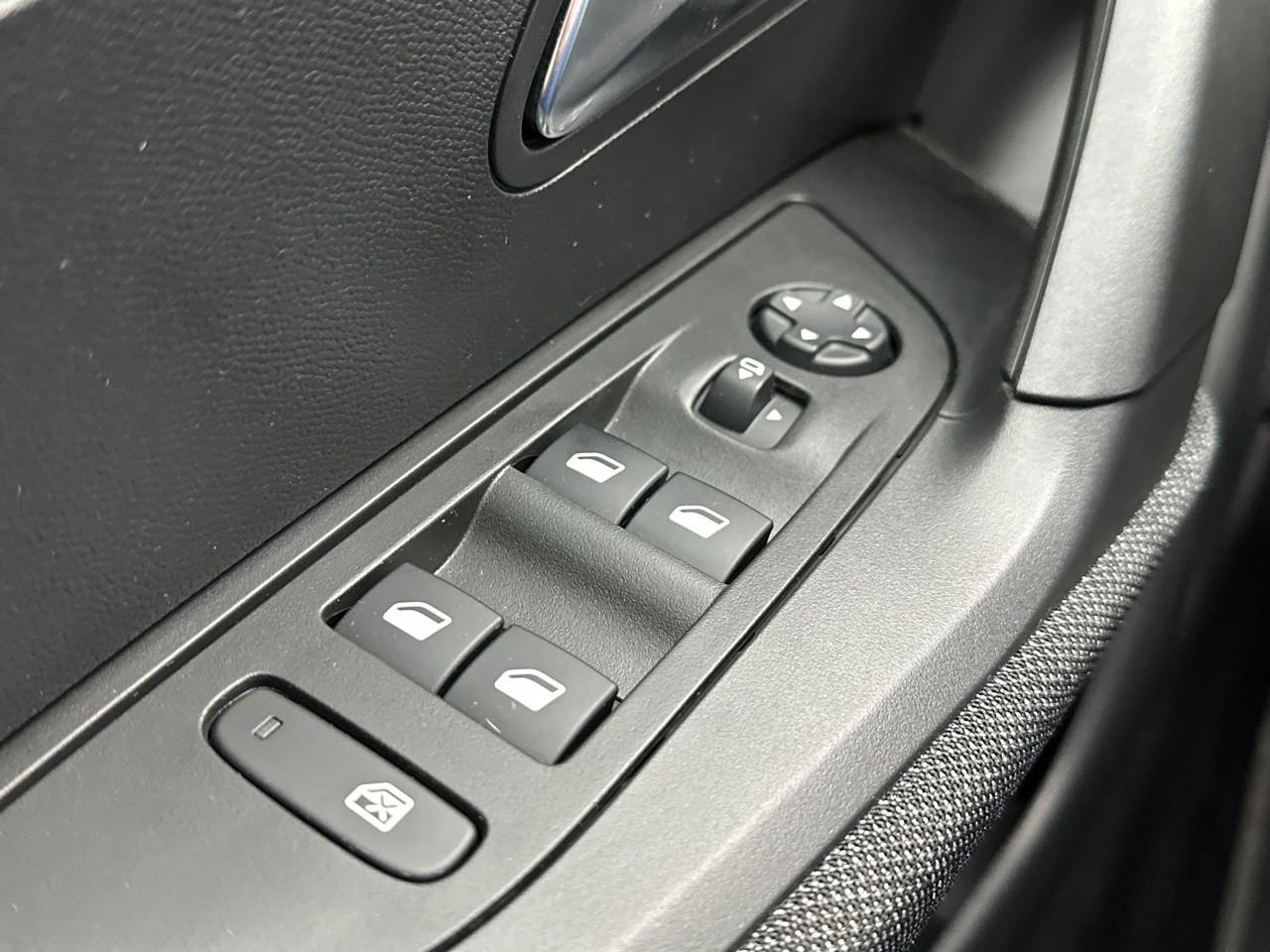 Peugeot 2008 puretech 100 s&s bvm6 style — photo 17
