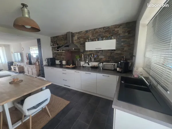 🏡 Maison 126 m² - 3 chambres - 2 garages - Terrain 7 ares - 169 000