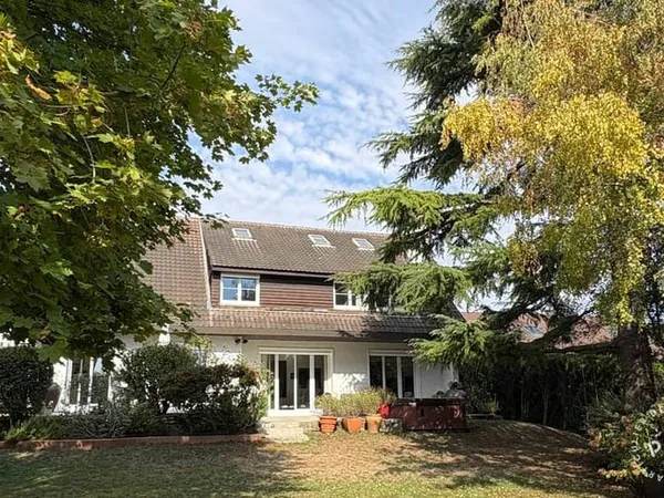 Maison 9 pièces 260 m²