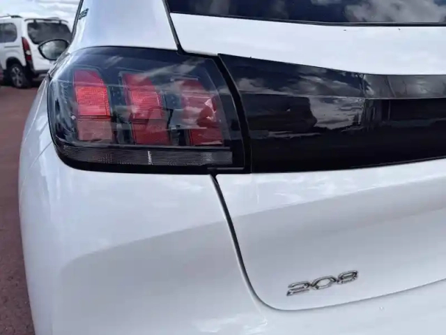 Peugeot 208 puretech 100 s&amp;s bvm6 — photo 22