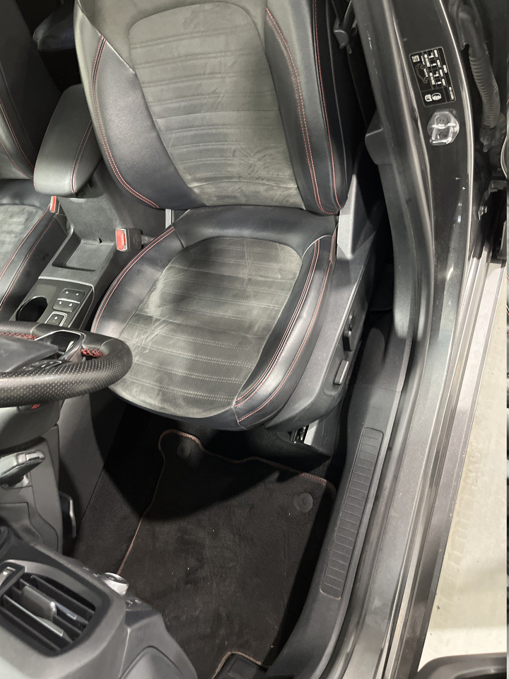 Ford Kuga — photo 77