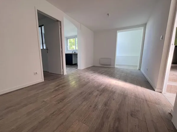 A LOUER - BOURG DE BOUZILLE - Appartement 2 pièces de 47 m²