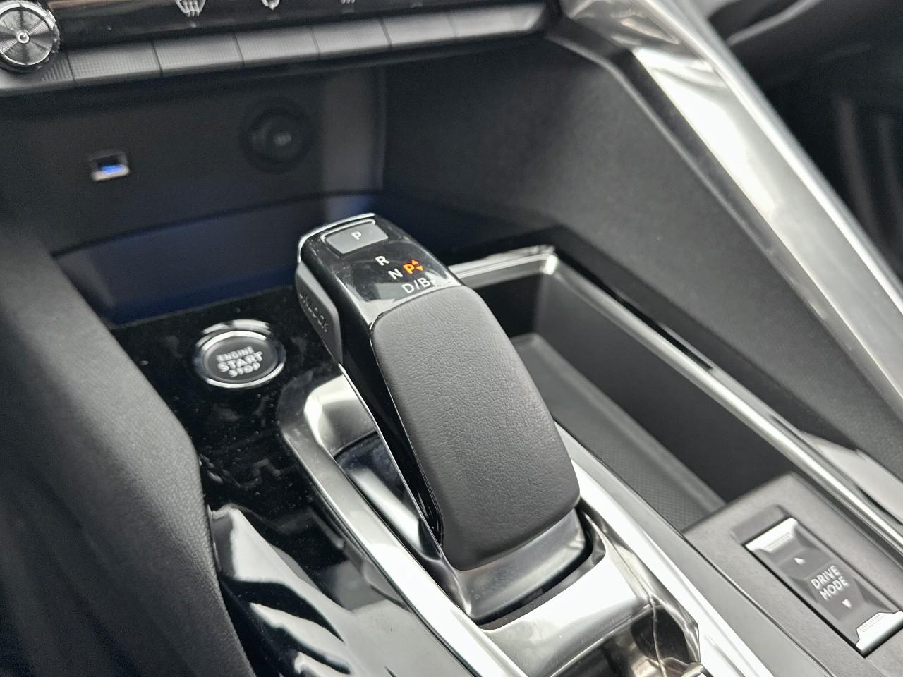 Peugeot 3008 hybrid 225 e-eat8 allure pack — photo 29