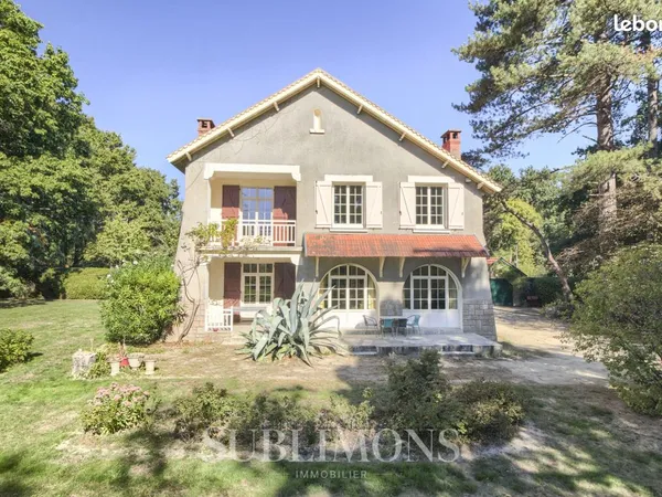 Propriété 7 pièces 184 m²