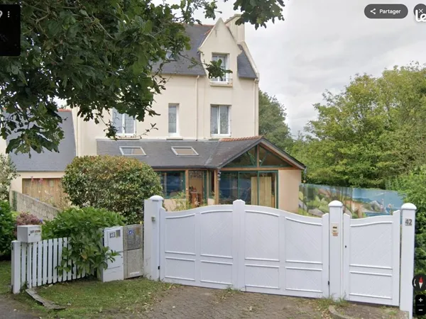 Maison familiale ancienne de 180m2, quartier Coat tan rive droite, 5 chambres, 2 sdb, véranda