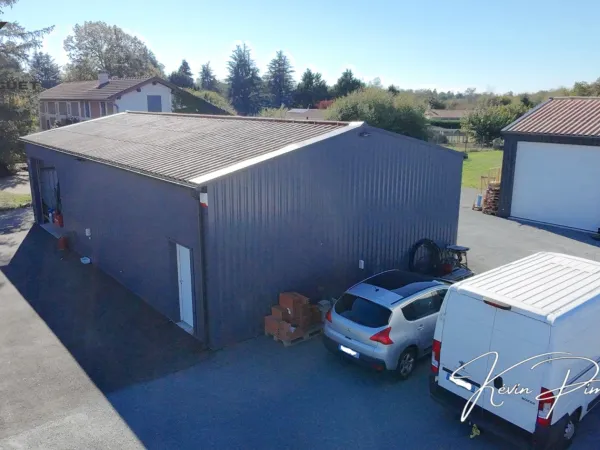 Local artisanal avec deux bâtiments sur terrain de 1 783 m²