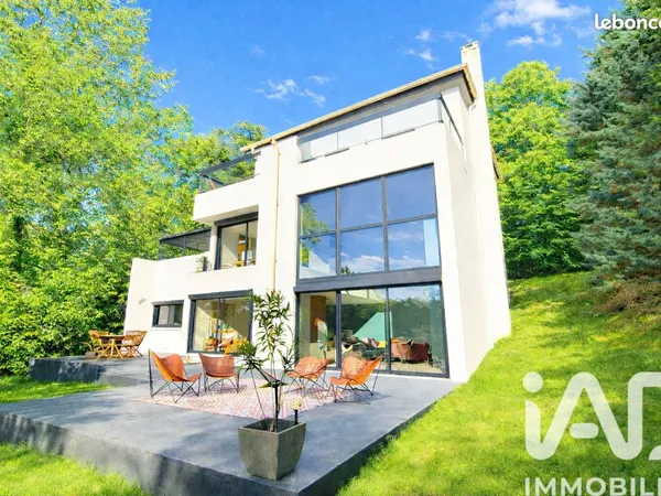 Maison 8 pièces 285 m²