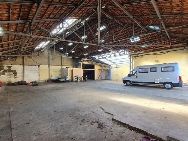 Local d'activité 1 pièce 404 m²