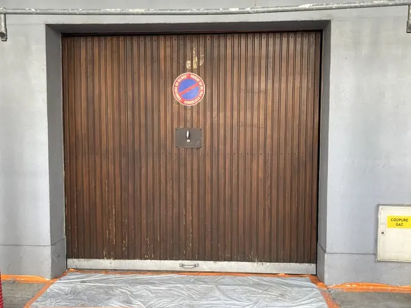 * Strasbourg - BLD Anvers * - Grand GARAGE fermé de 24 m2 avec