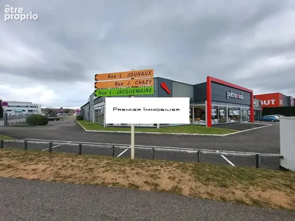 Commerce 2 300 m² à vendre à Villefranche-Sur-Saone (69400)