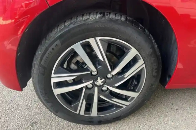 Peugeot 208 puretech 100 s&amp;s eat8 — photo 12