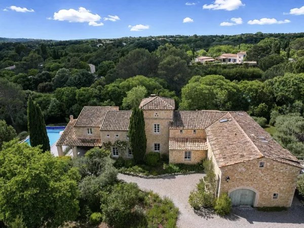 Superbe propriété de 397 m² aux portes d'Uzès