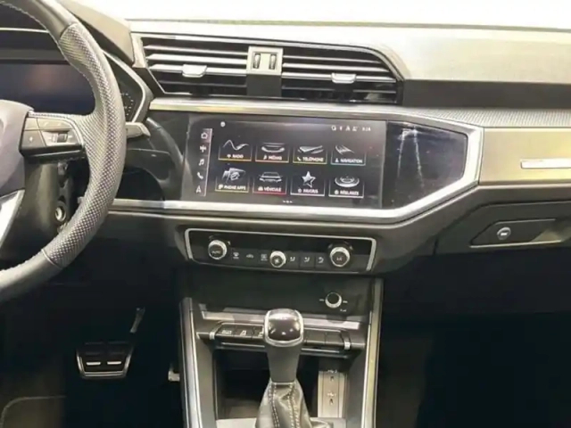 Audi Q3 35 tfsi 150 ch s tronic 7 s line — photo 10