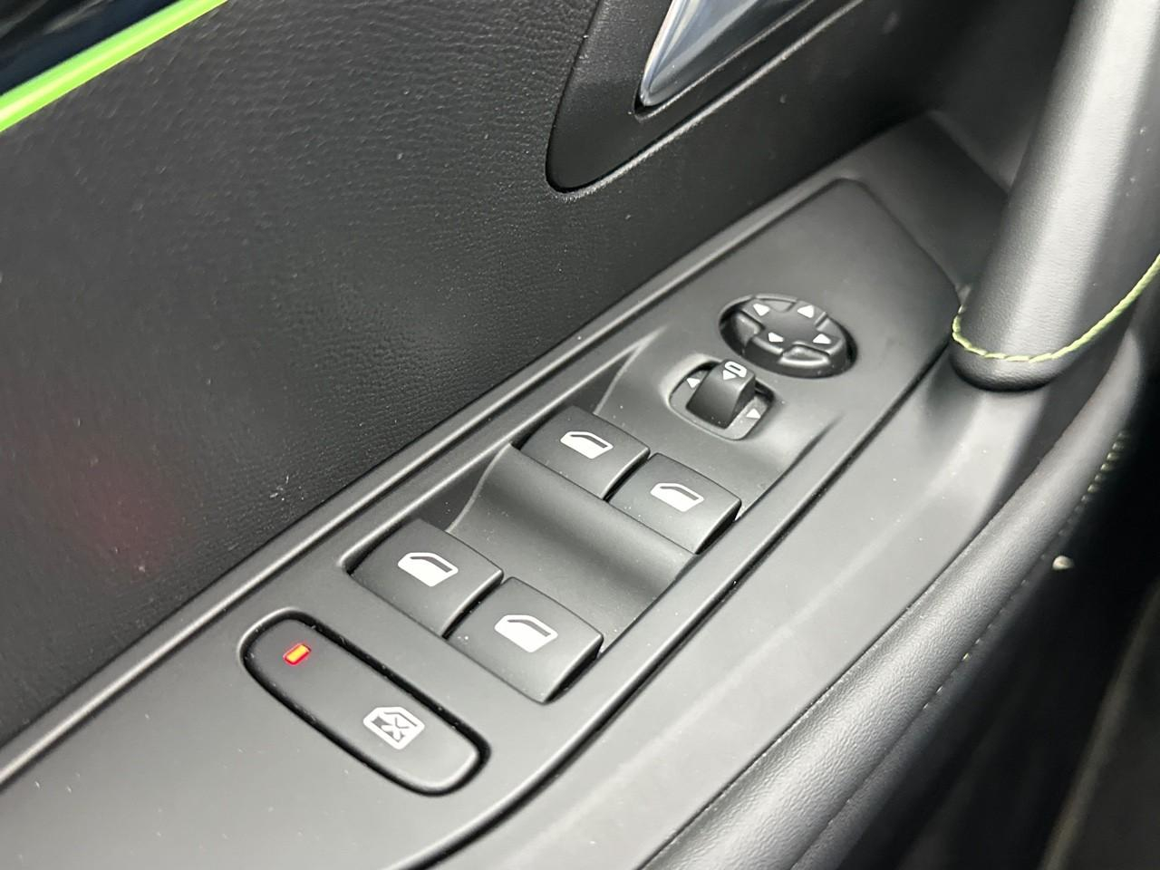 Peugeot 208 puretech 100 s&s bvm6 gt pack — photo 16
