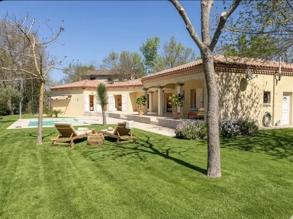 Maison 8 pièces 198 m²