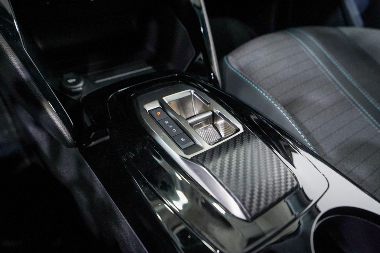 Peugeot 208 — photo 24