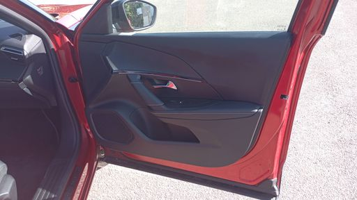 Peugeot 2008 1.2 Puretech 155 EAT8 - Gt Pack – 2022 – 52249 km – Essence – Boîte Automatique — photo 51