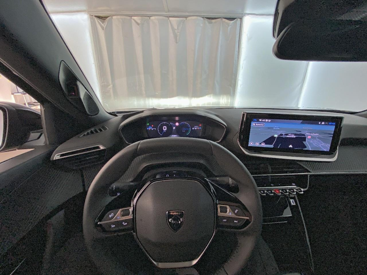 Peugeot 2008 hybrid 145 ch e-dcs6 allure — photo 12