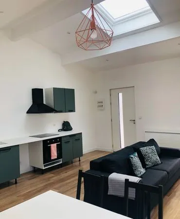 Léognan Maison rénovée de 45 m², 2 terrasses et parking