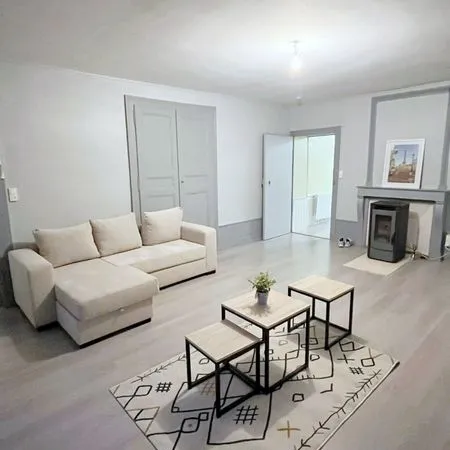 Grand T2 MEUBLÉ, LUMINEUX et TOUT ÉQUIPÉ avec garage, terrasse, jardin, cave - Cuisine neuve équipée