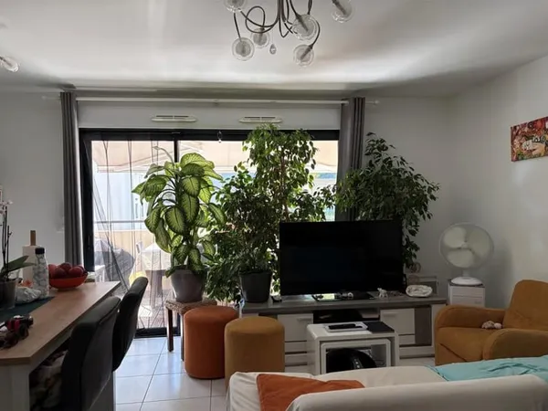 Palavas rive gauche , appartement de standing type 3 pièces et parking privé