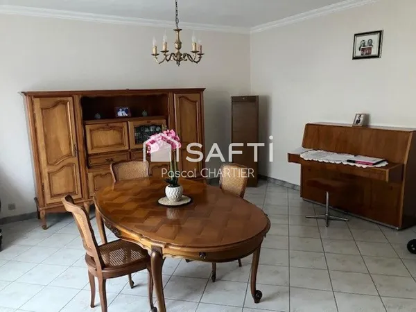 Baisse de prix significative pour cette maison à fort potentiel en plein coeur de Trélazé (rue Jean 