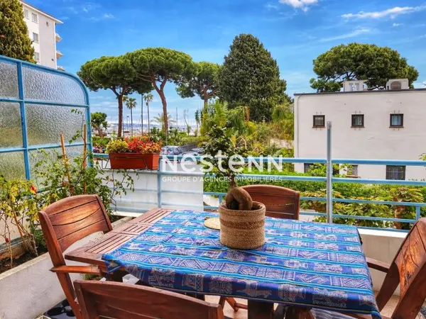 Golfe-Juan - 2P - 60m² - Vue mer - 1 minute à pied des plages - Terrasse - Sud