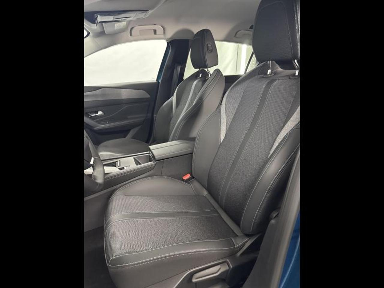 Peugeot 308 phev 180ch allure e-eat8 — photo 8