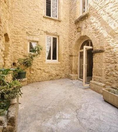 Maison 6 pièces 196 m²