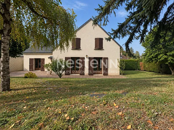 Vente beau pavillon de 146.47 m² avec 5 chambres, jardin arboré, garage à La Chartre-sur-Le-Loir (72
