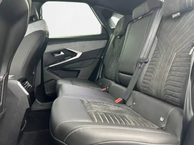 Peugeot 3008 hybrid 145 e-dcs6 — photo 12