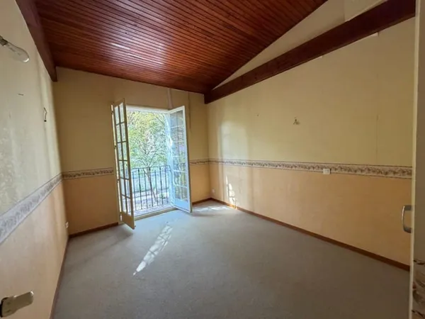 Maison de 14 pièces à vendre à Sisteron (04) avec jardin et garages
